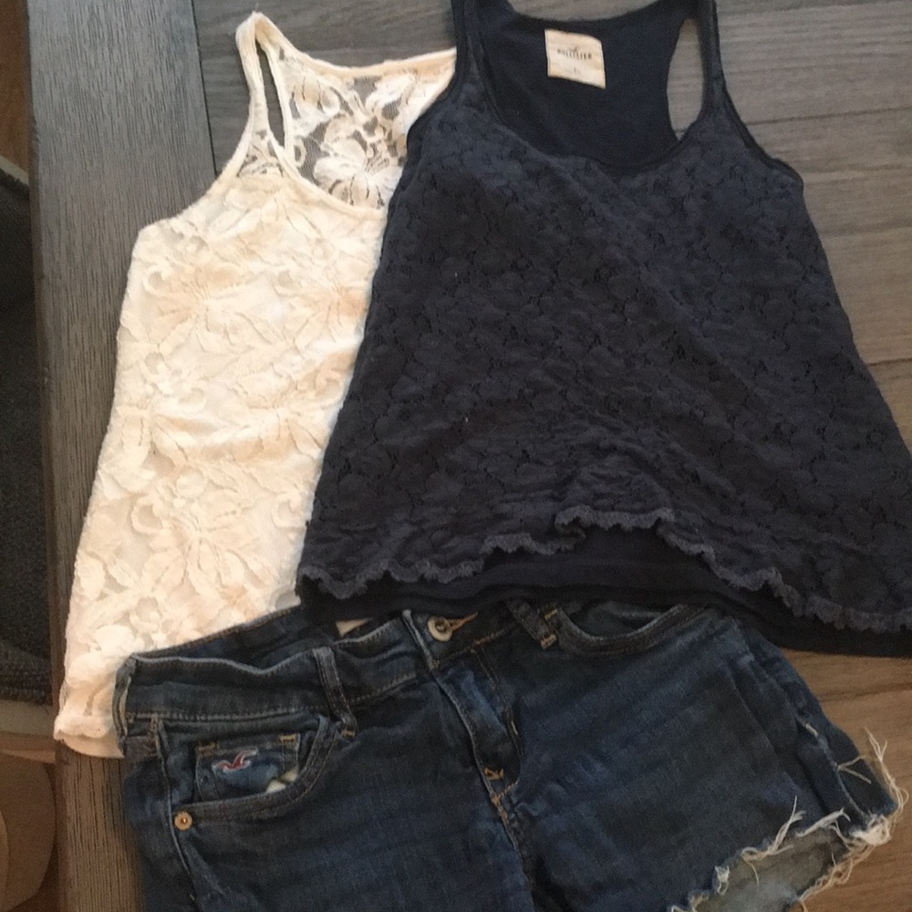Hollister shorts an cream an navy lace tank top